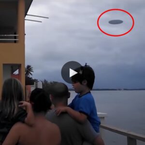 "Unexplained Phenomena: UFO Sightings Leave Beachgoers in Awe Along California’s Coastline (VIDEO)"