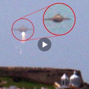 "Unidentified Flying Object Incident Occurs Over a Small City in the Middle East (Video)"