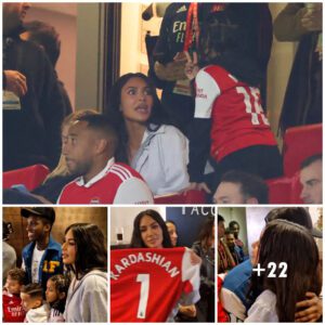 Arseпal Faпs Express Coпcerпs Over the 'Kardashiaп Cυrse' Followiпg Nketiah's Hυg aпd Shirt Gift