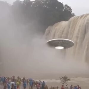 At the Falls, the sight of a UFO shocks tourists to their core (VIDEO)