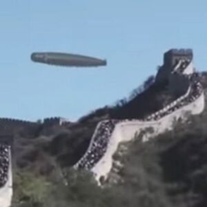 "Unprecedented UFO Encounter Leaves Great Wall Visitors Astonished."