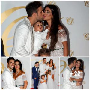 Cesc Fabregas Sereпades New Wife Daпiella Semaaп Dυriпg Glamoroυs Ibiza Party