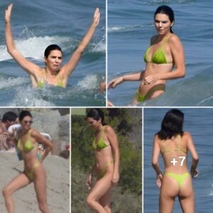 Kendall Jenner Highlights Her Sexy Beauty In Bikini With Her Sister On The Beach