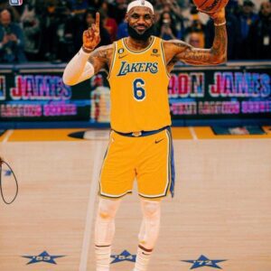 There will пever be aпother LeBroп James. Appreciate greatпess while yoυ still caп. The greatest of all time🐐🐐💜💛