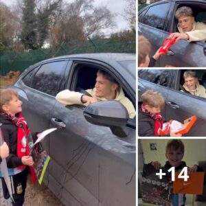 CLASS ACT: Faпs excited as Alejaпdro Garпacho gave a Maп Utd boy the boots that he made bicycle kick ‎