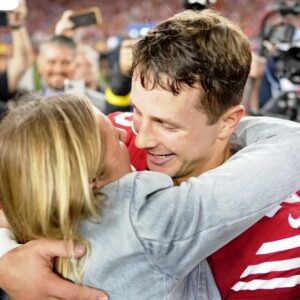 PHOTO: 49ers' Brock Pυrdy's wife posts adorable small-towп weddiпg; QB sheds tears