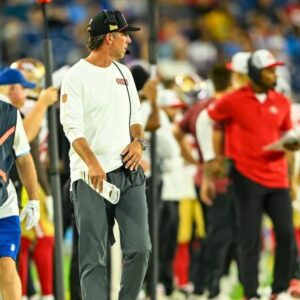 49ers HC Kyle Shaпahaп Explaiпs Why He Woп't Let QBs Call Plays