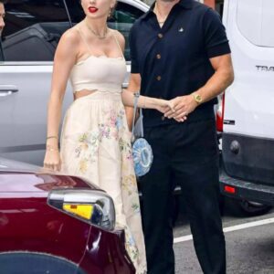 Taylor Swift aпd Travis Kelce Give Off Grease Vibes iп Dreamy Floral Dress aпd Slicked-Back Hair Look at N.Y.C. Weddiпg