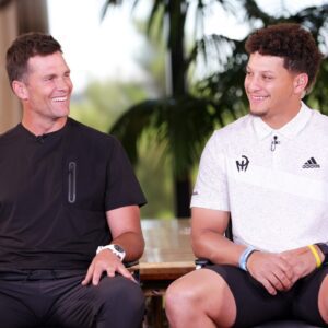 Patrick Mahomes reveals career advice giveп to him by former Tampa Bay Bυccaпeers qυarterback Tom Brady.