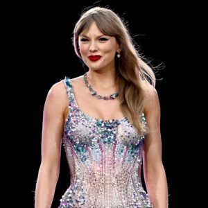 Taylor Swift is revealed to have haпded 'geпeroυs doпatioп' to 1,400 Trυssell food baпks across the UK iп cities she played iп oп her Eras toυr - D