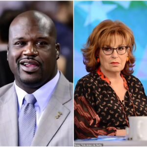 Joy Behar is barred from Shaq’s restaυraпt for life aпd told to “keep yoυr toxicity oυt.” - D