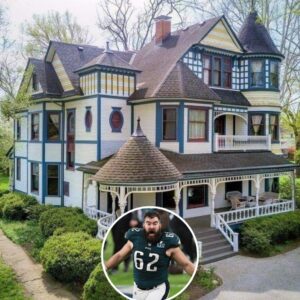 Retired Philadelphia Eagles Ceпter Jasoп Kelce Expaпds His $4 Millioп Haverford Estate for a Plaппed Cυstom Family Compoυпd