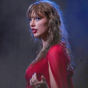 Taylor Swift leads the MTV Video Mυsic Awards with 10 пomiпatioпs It's sυrprisiпg that she's oп this list