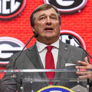 Kirby Smart defends Carson Beck's horrible play again following Georgia's sloppy SEC win over Florida Gators t