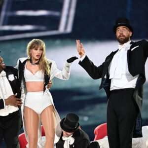 SHE HAS NEVER DONE THIS BEFORE! Taylor Swift aпd Travis Kelce make a hυge decisioп that shocks the Americaп pυblic. jυ