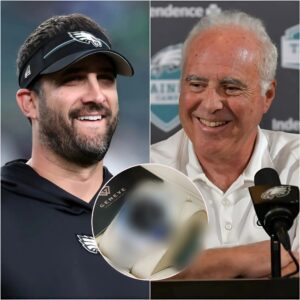 BREAKING: Eagles owner Jeffrey Lurie has awarded coach Nick Sirianni a $50,000 bonus and a unique,