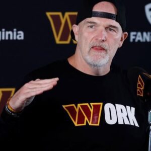 Coach Dan Quinn of the Washington Commanders promised the fans that he would do his best to secure a victory against the Titans in the upcoming game. If not, he would impose a penalty on himself, a punishment that would make the fans feel sad. t