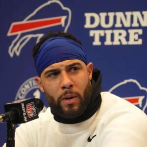 Who sent the text that convinced Micah Hyde to return to the Buffalo Bills? t