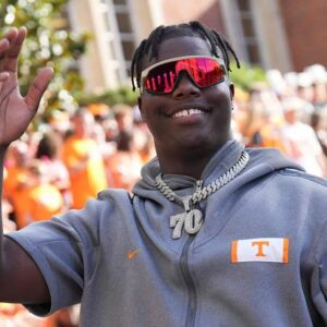 5-star David Sanders Jr. officially signs with Tennessee football t