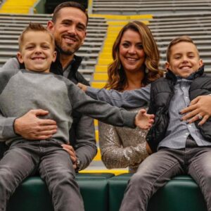 The entire Green team celebrates Matt LaFleur before the “big” announcement when his wife announced that she was 9 weeks pregnant with twins with a message that made everyone laugh and sympathize with him after hearing it…