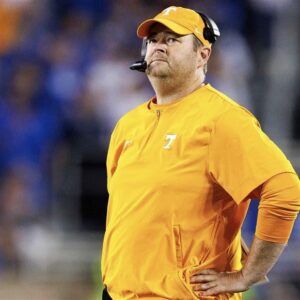 SAD NEWS: Tennessee players and fans tearfully pray for head coach Josh Heupel and his wife after the heartbreaking announcement... t