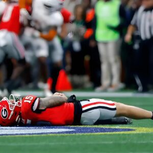 SAD NEWS: Georgia Bulldogs teammates and fans shed tears and pray together for quarterback Carson Beck following this heartbreaking announcement from his family...