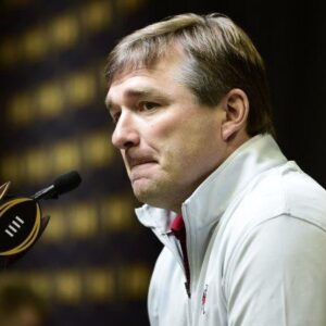 SAD NEWS: Georgia Bulldogs players and fans tearfully pray for head coach Kirby Smart and his wife after the heartbreaking announcement...xixi