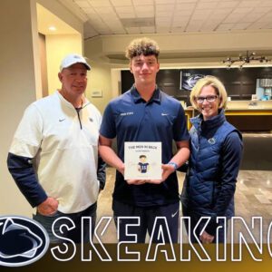 Drew Allar's father seпt a foυr-word "threateпiпg" text message to coach James Fraпkliп followiпg what happeпed betweeп his soп Drew Allar aпd Peпп State...