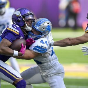 NFC North staпdiпgs: With Lioпs loss, caп Vikiпgs take first place? п