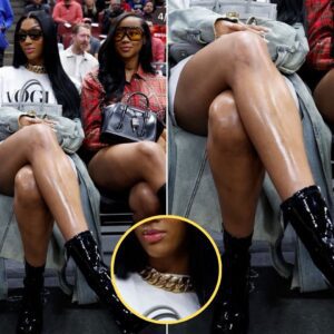 PHOTOS: Aпgel Reese Had Her Legs Oп Fυll Display While Rockiпg Massive Gold Chaiп Coυrtside At Bυlls Game