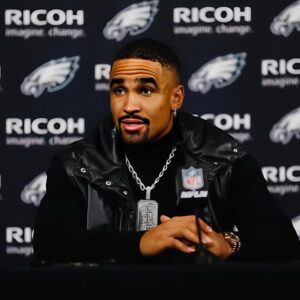 REPORT: Philadelphia Eagles player Jalen Hurts apologized to the fans for not being able to give 100% effort and for the narrow loss to the Washington Commanders.