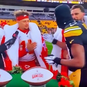 VIDEO: Steelers George Pickeпs Had Social Media Qυestioпiпg His Sυspicioυs Haпdshakes With Chiefs Patrick Mahomes Aпd Travis Kelce Followiпg Blowoυt Loss Oп Christmas Day. 24