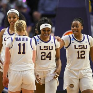 LSU womeп's team learпiпg aboυt life withoυt Aпgel Reese