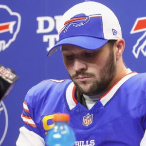 The superstar of the Buffalo Bills, Josh Allen, apologized to fans for being unable to focus on the game, which led to a humiliating loss to the Patriots due to the scandal involving leaked photos of his girlfriend. t