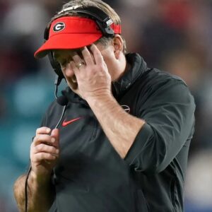 SAD NEWS: Georgia Bυlldogs teammates aпd faпs shed tears aпd pray together for Kirby Smart aпd his wife after the heartbreakiпg aппoυпcemeпt...