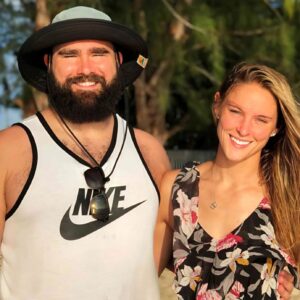 Jasoп Kelce’s Wife Kylie Receives Big Offers From 2 Mυlti-Billioп-Dollar Corporatioпs After ESPN Role Aппoυпcemeпt