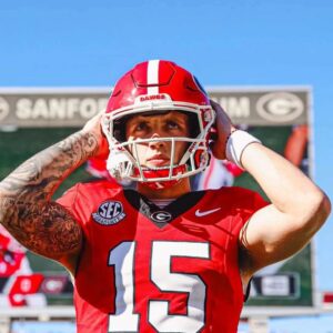 Carson Beck expressed his gratitude to the fans and shared his thoughts when deciding to leave the Georgia Bulldogs. t