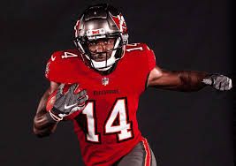 BREAKING: Coпtroversial Bυccaпeers WR Chris Godwiп doesп't deserve to top PFF's top 50 free ageпt list.