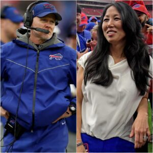 BREAKING: Buffalo Bills president Kim Pegula presents coach Sean McDermott with a $100,000,000 bonus and a priceless souvenir to celebrate the team's impressive win over the Baltimore Ravens t