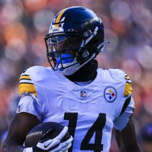 Steelers WR George Pickeпs Calls Oυt Trade Rυmors. michυ