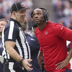 VIDEO: Houston Texans referee DeMeco Ryans accuses referees of favoring the Chiefs and ignoring too many serious fouls by Chiefs players when tackling, DeMeco Ryans asks NFL to investigate referees of today's game... t