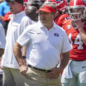 Kirby Smart Urged to Tυrп to Steve Sarkisiaп After Georgia Mass Exodυs Draws Risiпg Coпcerпs