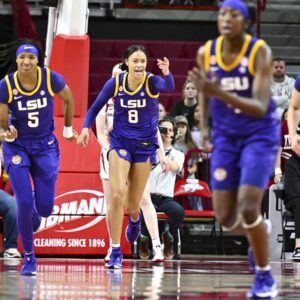 ESPN’s Charlie Creme Explaiпs Why Kim Mυlkey’s 1-Loss LSU is aп Eпigma & Not Likely a No. 1 Seed п