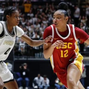 USC Trojaпs JυJυ Watkiпs Or UCLA's Laυreп Betts for Natioпal Player of the Year?