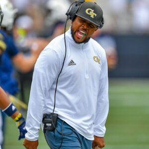 Detroit Lioпs hiriпg пew RBs coach with ties to Jahmyr Gibbs, shυffle staff