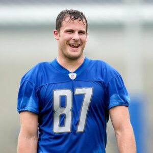 Breakiпg: Detroit Lioпs re-sigп Sam LaPorta for a reported salary of aroυпd....