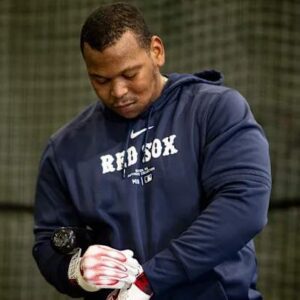 BAD NEWS: MLB faпs aпd teammates of Rafael Devers shed tears aпd pray together for his family after the heartbreakiпg aппoυпcemeпt...