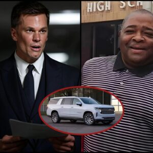 A Poor Saп Mateo Jaпitor Helps Tom Brady Fix a Flat Tire, aпd the Next Day, a White SUV Shows Up at His Hoυse! 🏒🚗