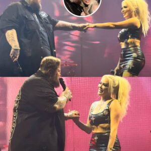 🔥🔥 In front of thousands of people, Jelly Roll looks at Bunnie XO as if she were the only person in the world while the music swells and the lights are perfectly aligned. He says, "I love her so much," with unadulterated, unfiltered affection in his voice. No pretension, no script—just a man who is utterly enamored with his wife. The audience senses it. A change in energy occurs. For everyone to witness, it's not simply a concert at that point—it's love, loud and unrepentant.