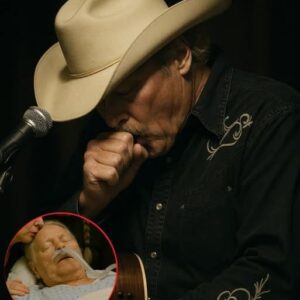 SHOCKING NEWS: Alan Jackson’s manager has revealed shocking news about his health after battling a dangerous new strain of Covid. It is very likely that the ‘boss’ will…